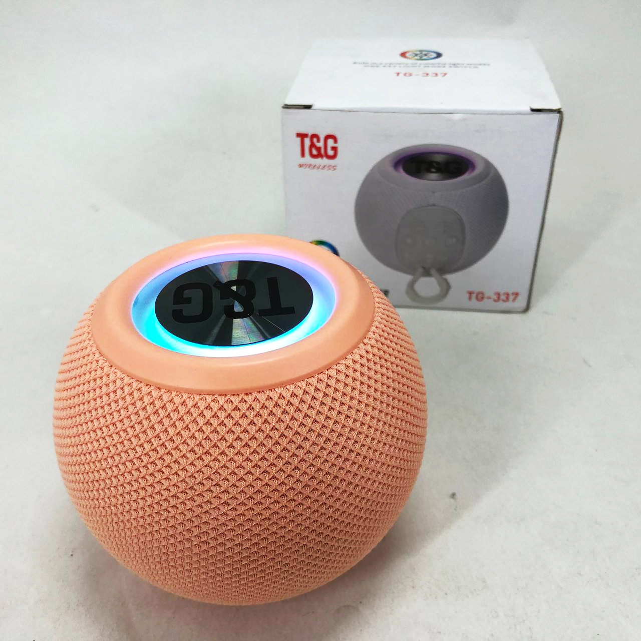 Бездротова потужна колонка TG337 з Bluetooth, RGB-підсвічуванням та радіо. Колір: рожевий