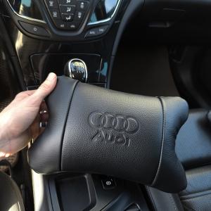 Набір шкіряних подушок Audi + брелок у подарунок, подушки на підголовник у авто