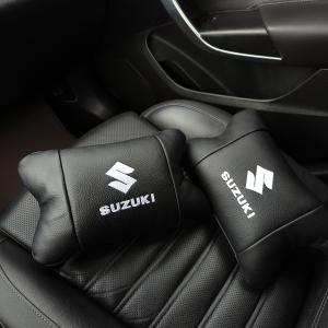 Набір шкіряних подушок Suzuki з вишивкою логотипу + брелок у подарунок для авто