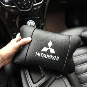 Подушки Mitsubishi з натуральної шкіри, Автоподушки на підголовник + шкіряний брелок з логотипом