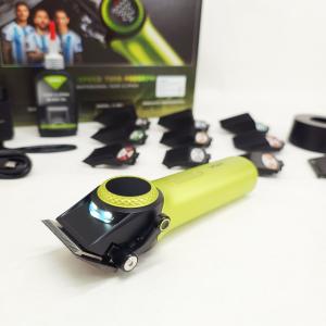 Професійна машинка для стрижки волосся VGR V-001 з дисплеєм 9000 об/хв та 10 насадками. Колір: зелений